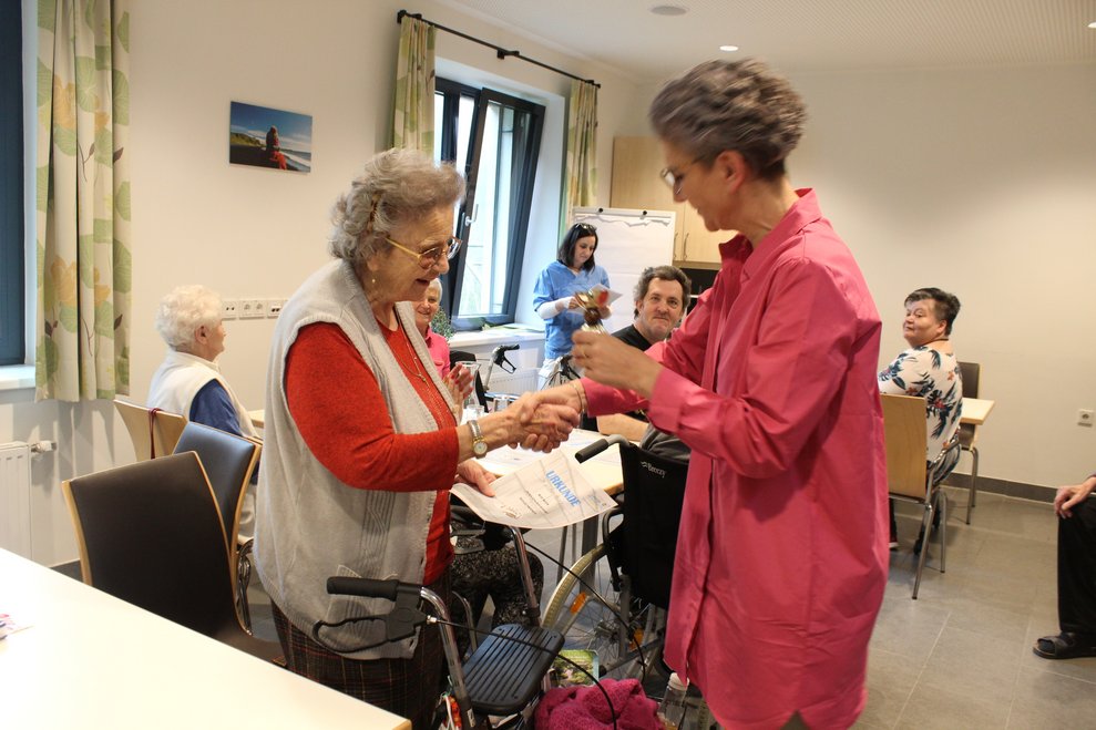 durfte unsere Direktorin den Gewinnerinnen und Gewinnern...