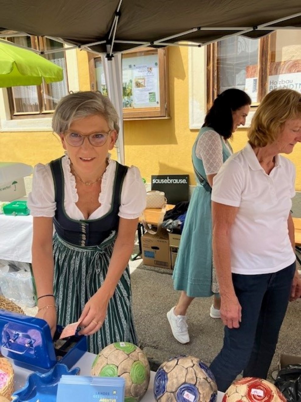 Ehrenamtlichen, unserer Direktorin und der Ehrenamtskoordinatorin betreut.