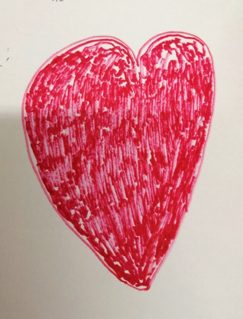 Ein gemaltes, rotes Herz.