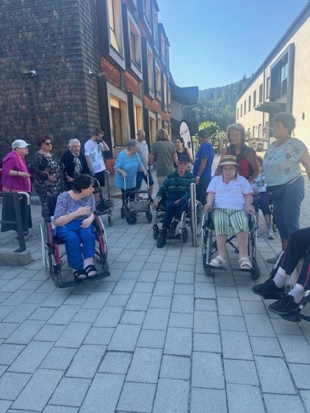 Frühzeitig versammelten sich...