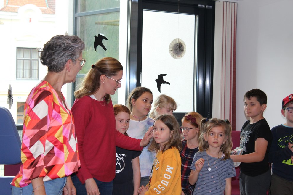 fanden sich zusammen um die Kinder...