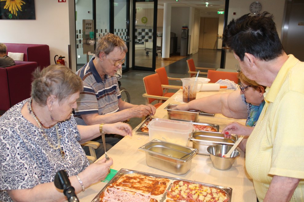 über die leckere Pizza geschwärmt.