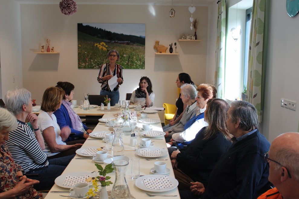 die Tafel für das Frühstück.