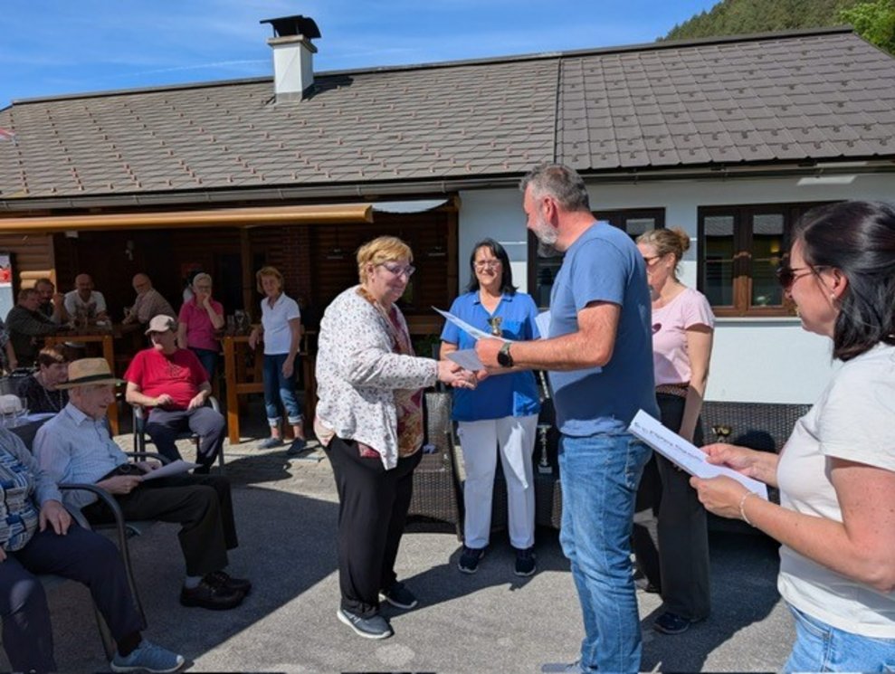 Neben vielen Urkunden...