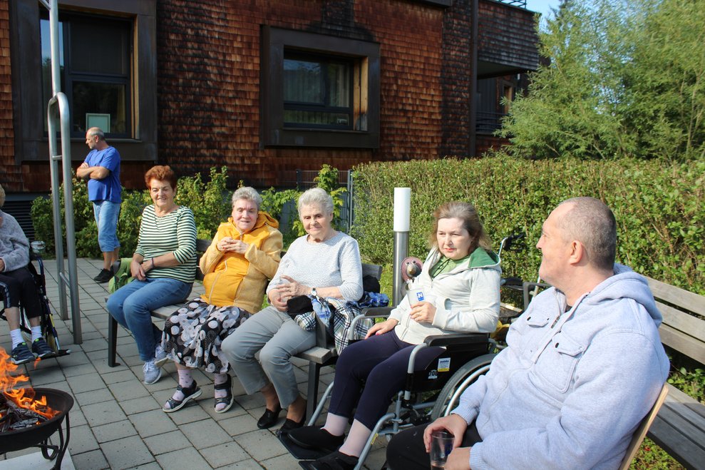 fanden sich an einem sonnigen Nachmittag...
