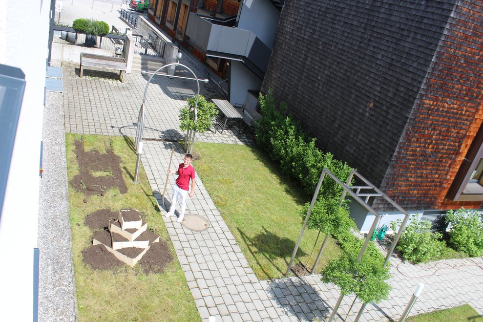 musste die natürlich auch noch mit Erde befüllt werden.