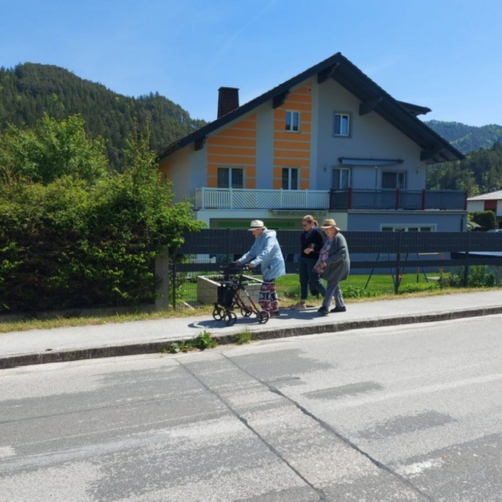 gemeinsam mit den Ehrenamtlichen, unserem Zivildiener...