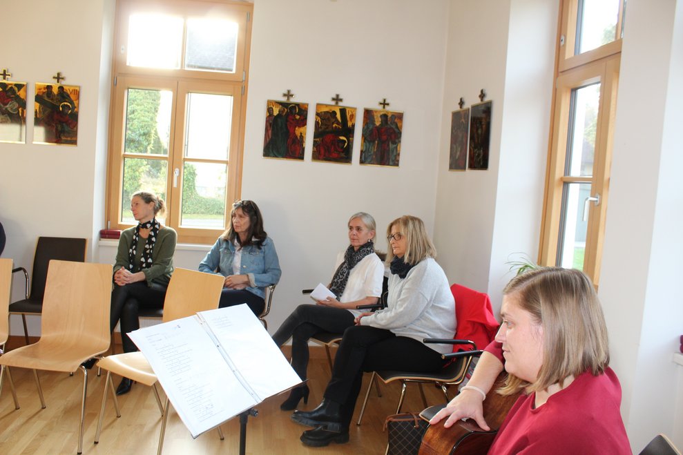 der angemessenen Musik...