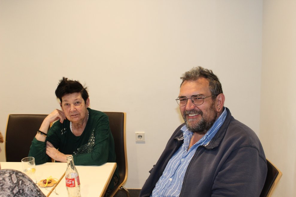 ...ehrenamtlichen Mitarbeiterinnen und Mitarbeitern...