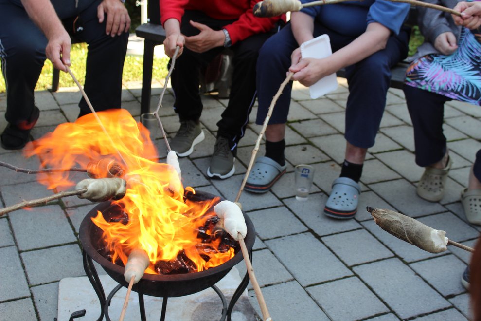 Danach wurden "Stockbrot"...
