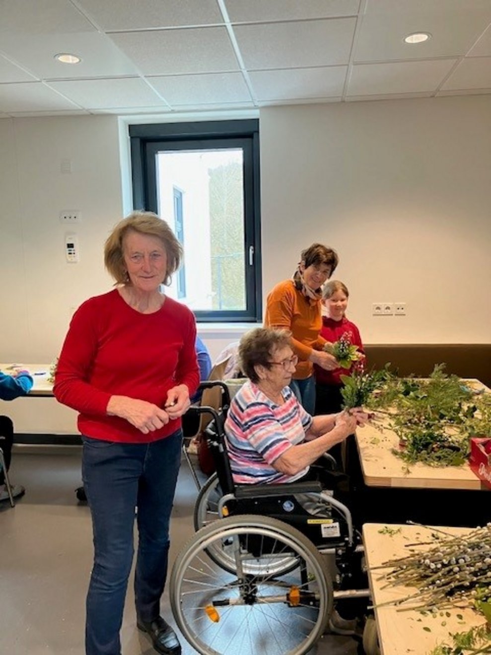 sehr viele der kleinen Sträußchen binden.