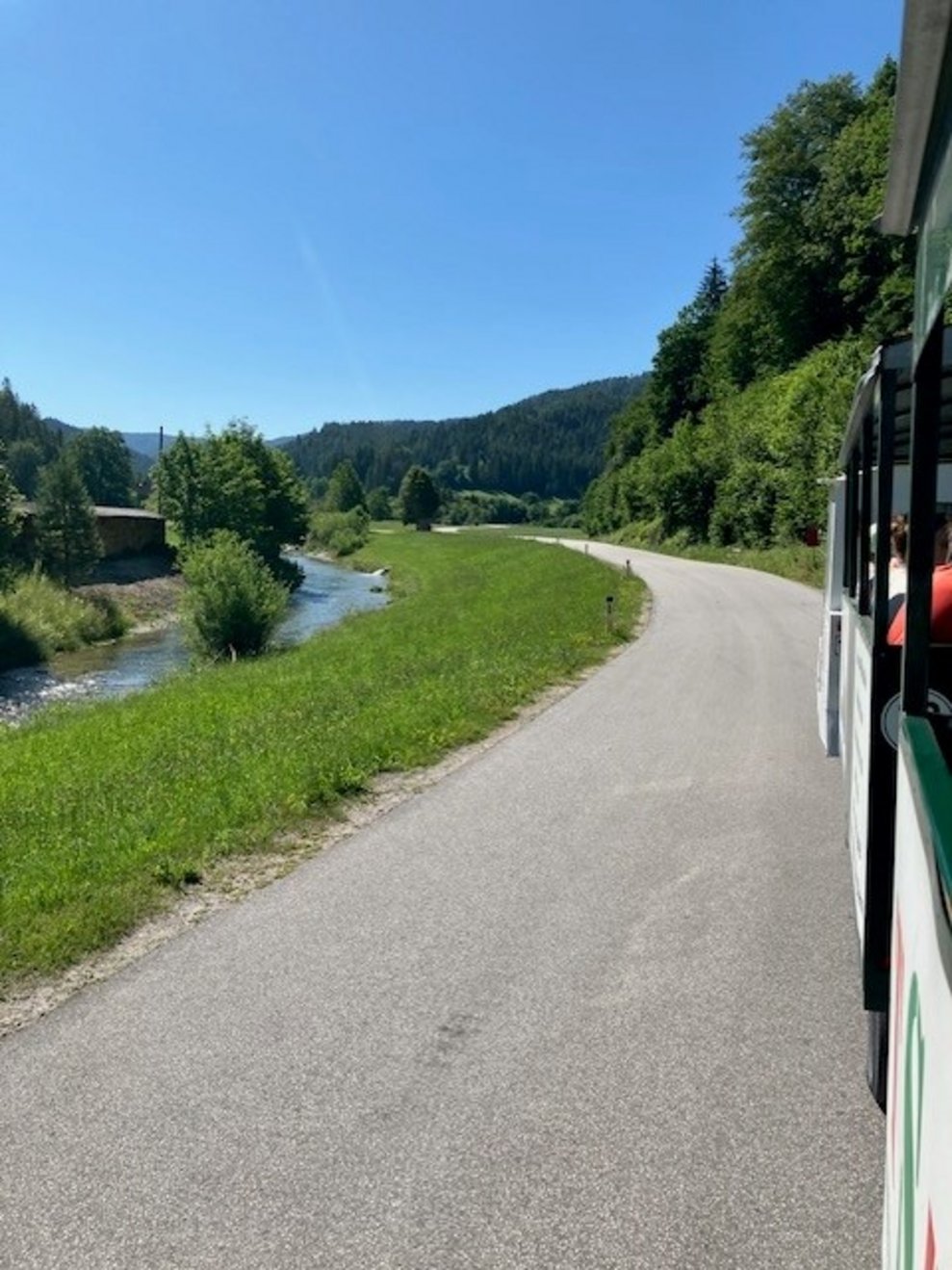 erfreuten sich an der schönen Landschaft.
