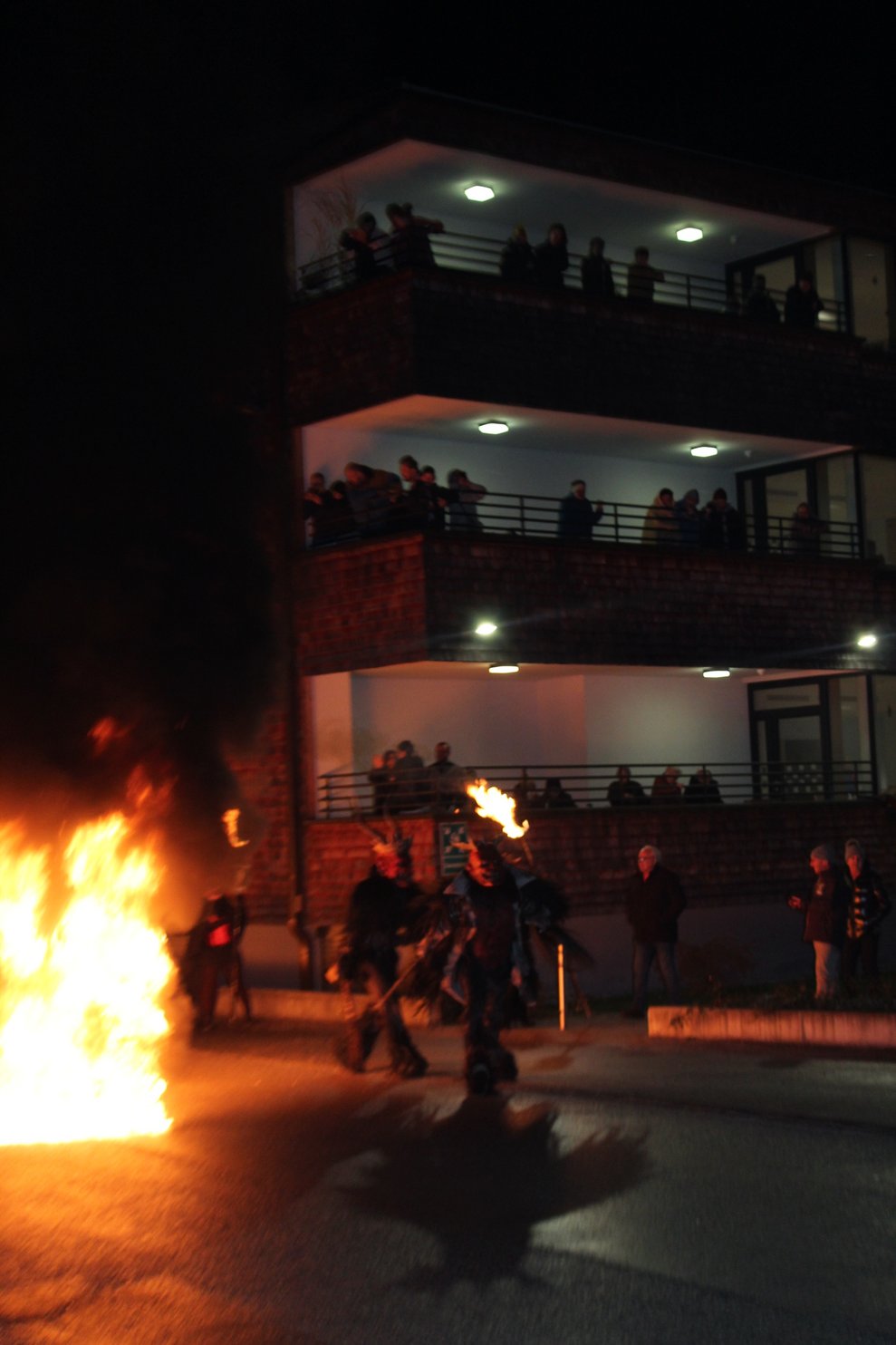 und seines schaurigen Gefolges.