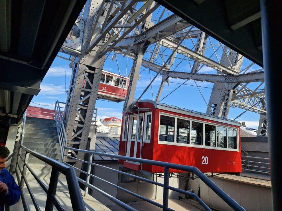 ehrfürchtig und voller Spannung...