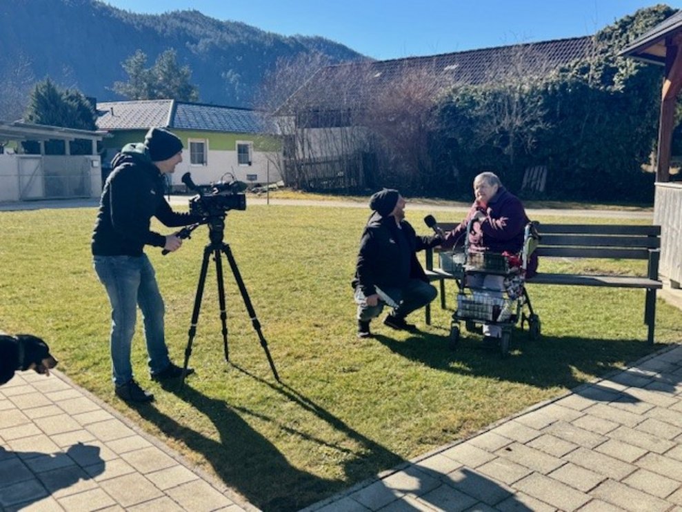 und auch die Bewohnerinnen und Bewohner interviewt.