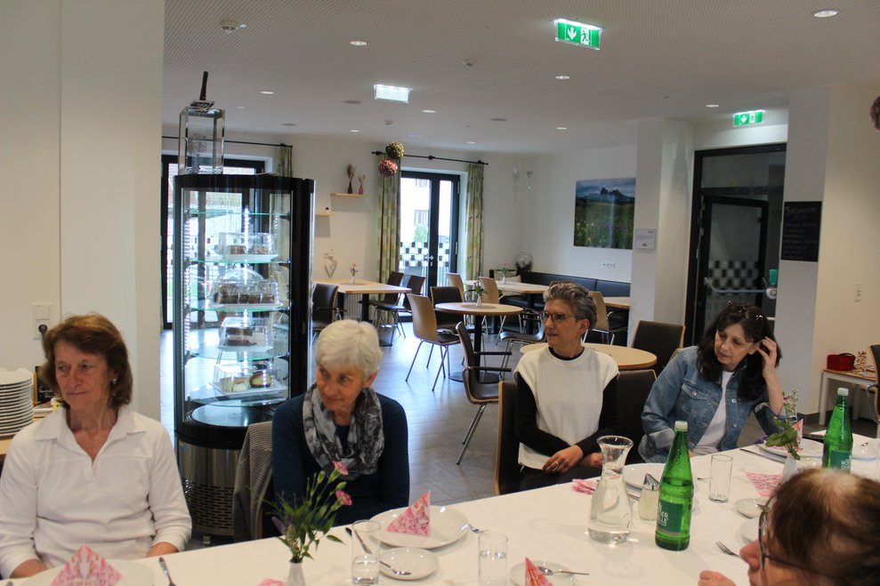 unsere Direktorin Frau Ulrike Scheuher und die Pflege- und Betreuungsmanagerin Frau Maria Pölzleitner...