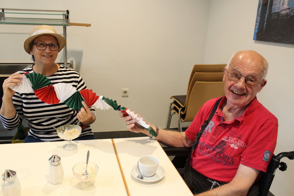 wie unsere gut gelaunten Mitarbeiterinnen und Mitarbeiter.