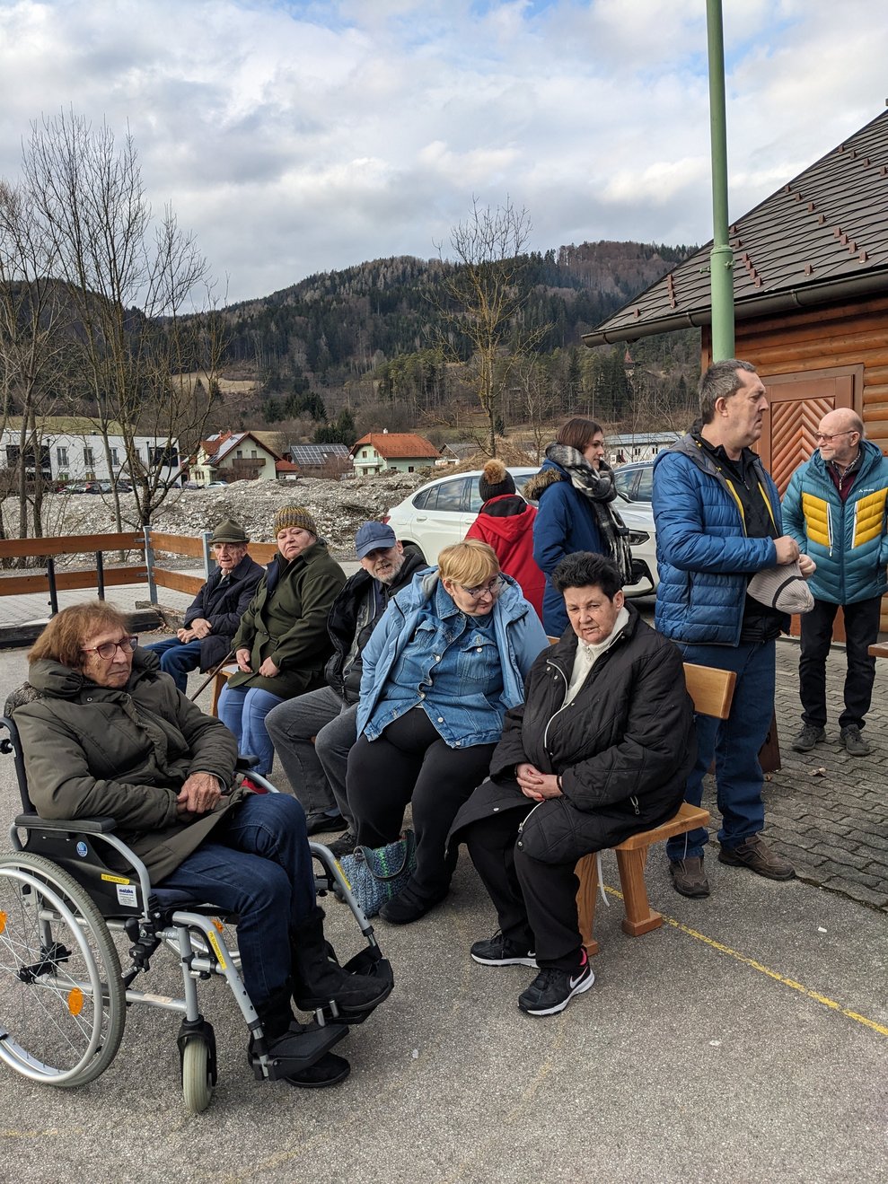 und die gute Gesellschaft im Vordergrund.