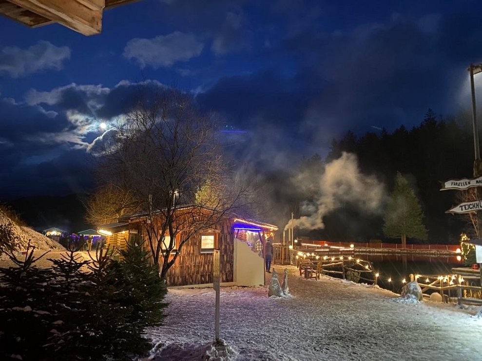 besuchten viele Leute unseren Stand.