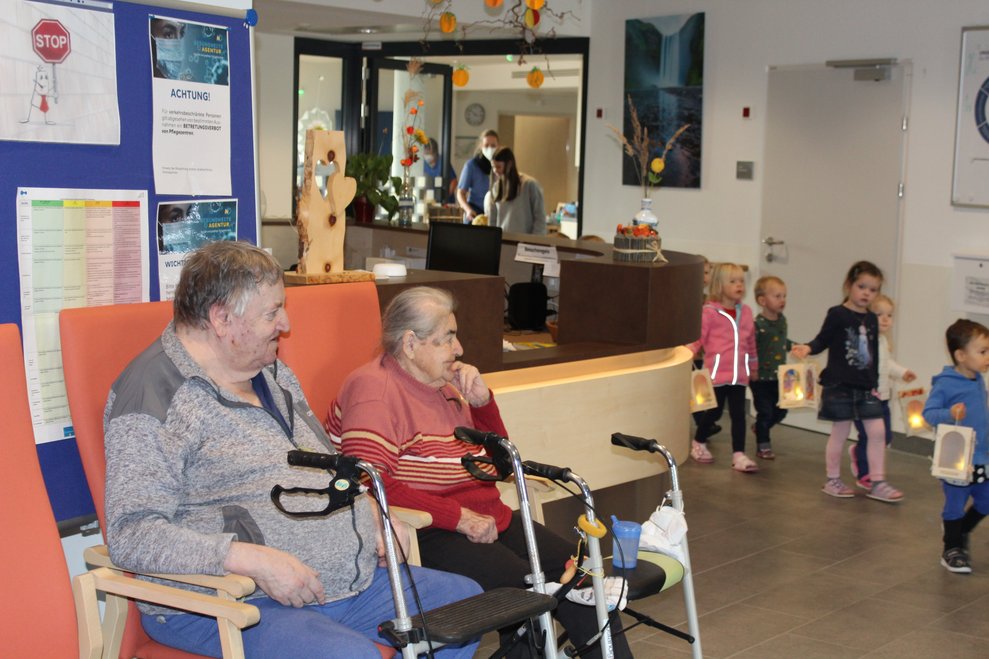 In jeder Wohngruppe machten die Kinder einen kurzen Halt.