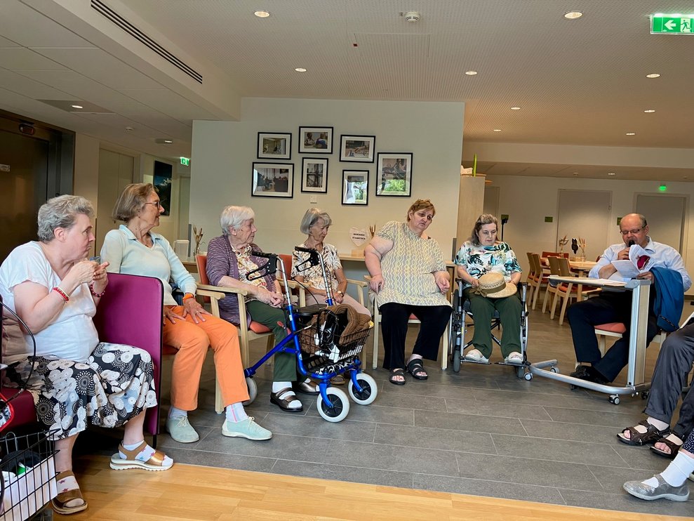 wurde es hingegen ganz ruhig und die Bewohnerinnen und Bewohner...