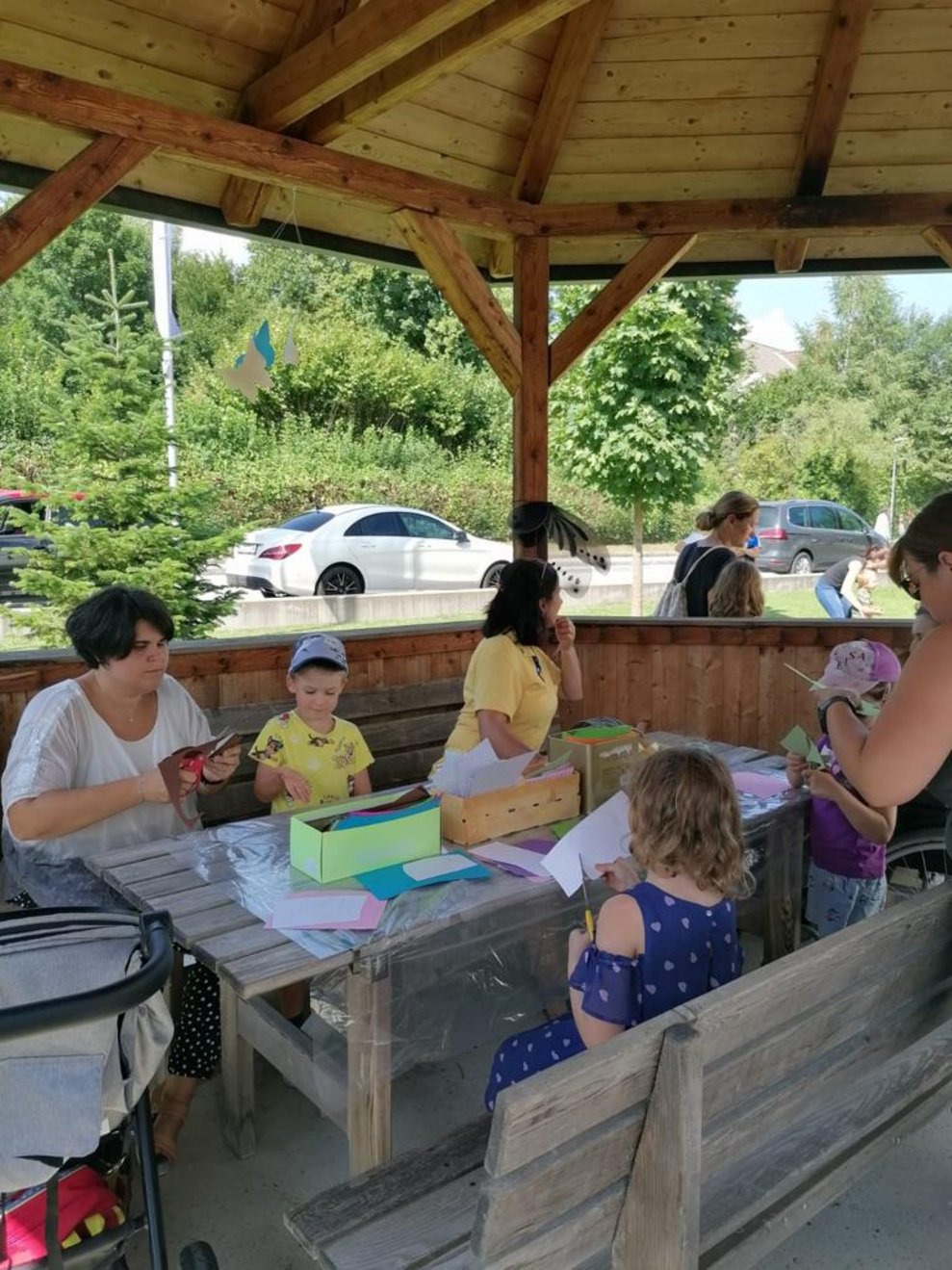 und bastelten und malten, passend zum Thema, Schmetterlinge.