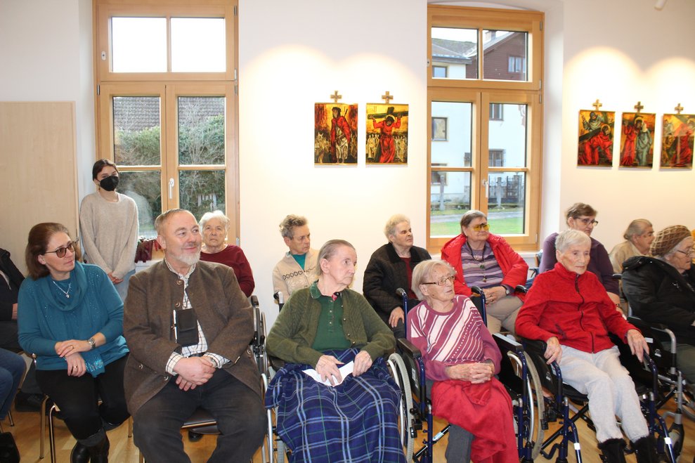 begleitete die Jahresabschlussmesse musikalisch... 