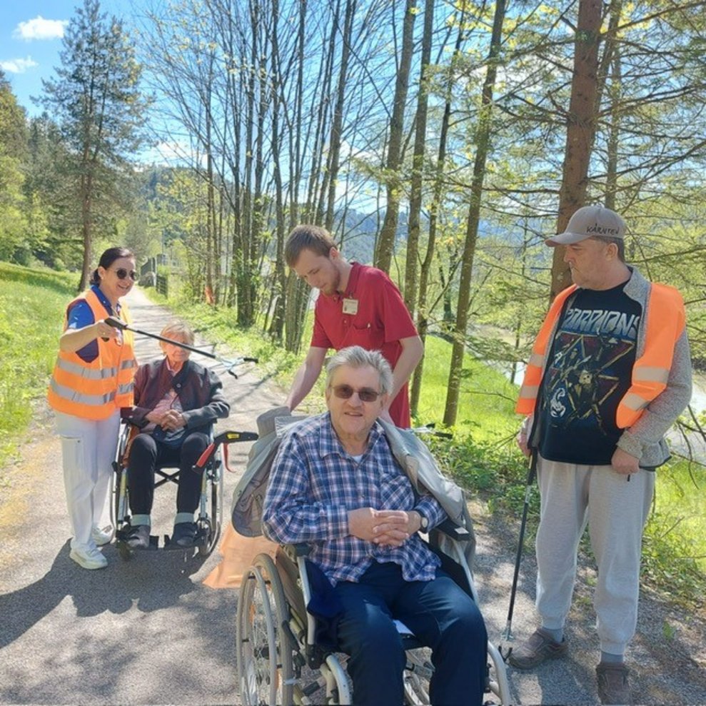 In kleinere Grüppchen aufgeteilt...