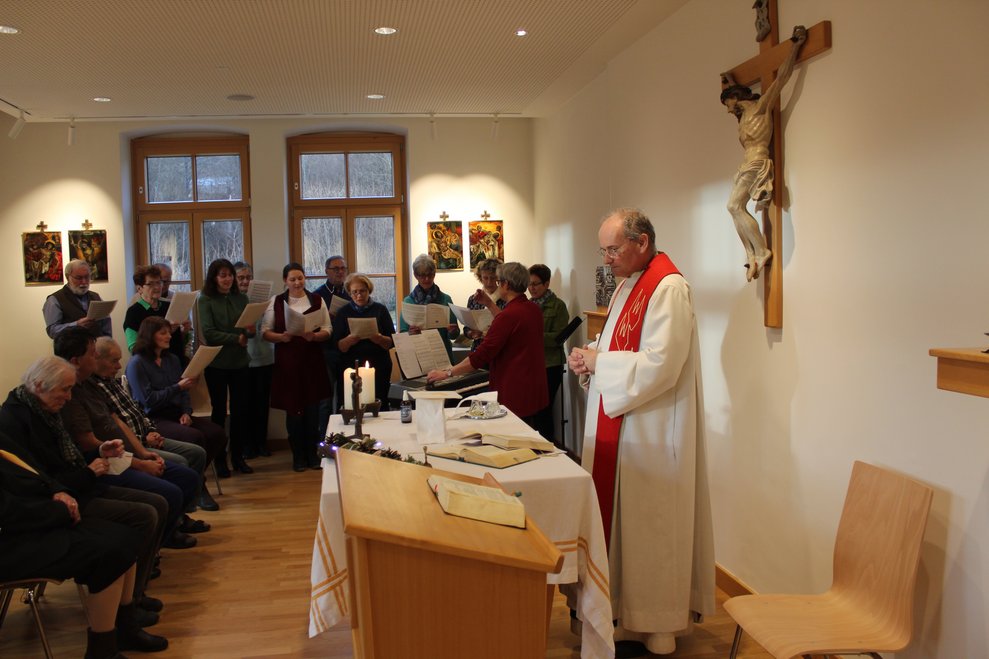 Dechant Andreas Pirngruber leitete die Messe...