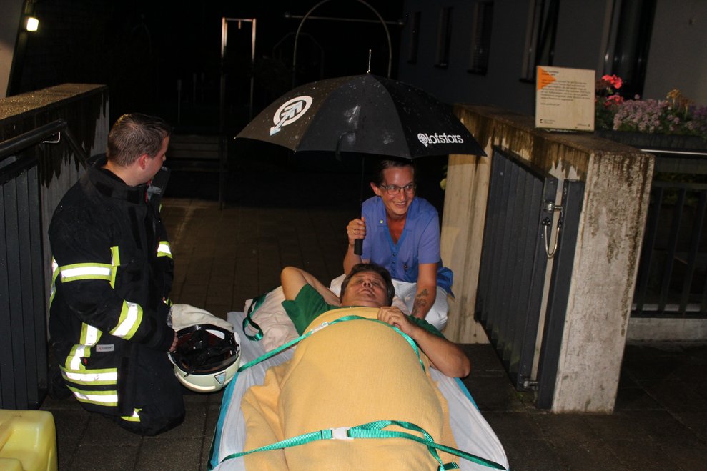 Trotz Regen blieb die Stimmung ausgelassen,...