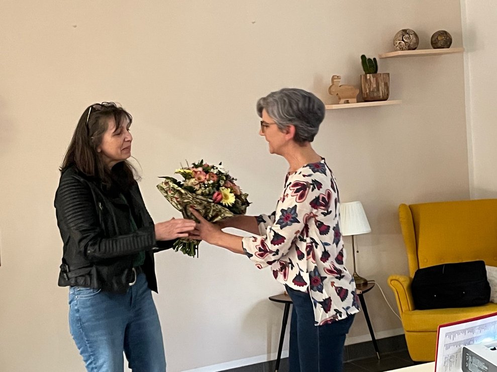 wurden Fr. Pölzleithner Blumen...