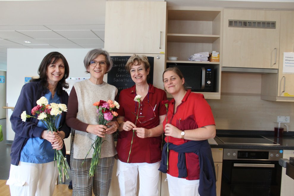 an unsere Mitarbeiterinnen und Mitarbeiter in der Pflege...