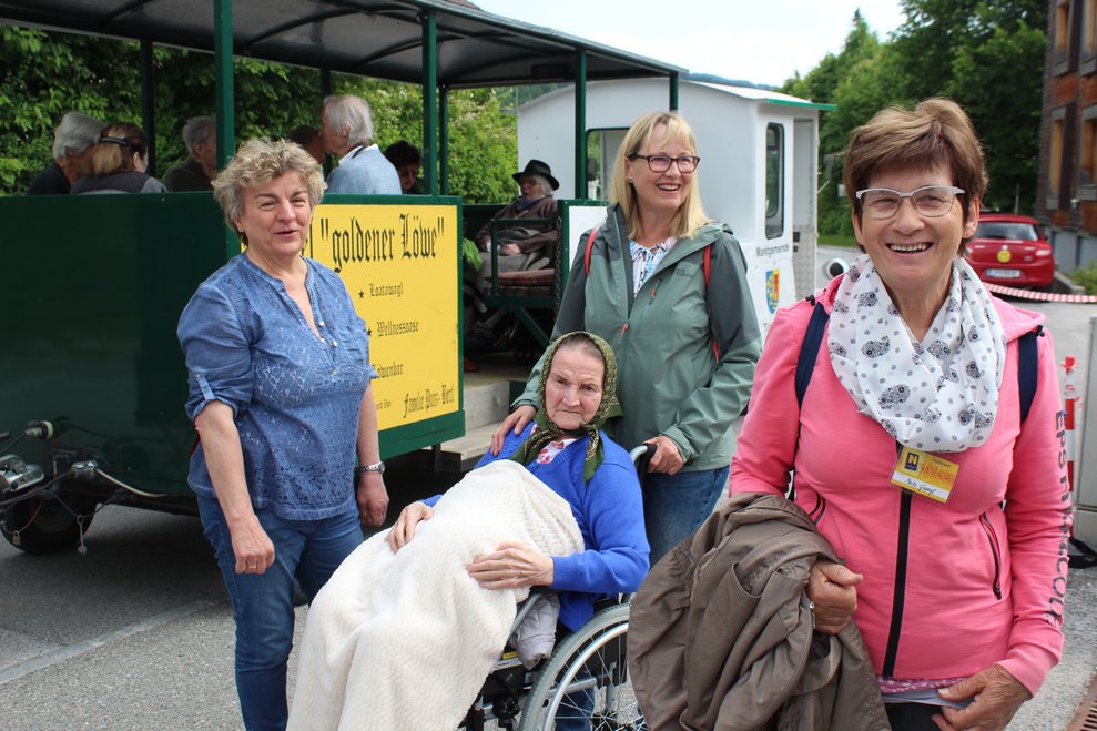 sowie einige unserer ehrenamtlichen Mitarbeiterinnen und Mitarbeiter...