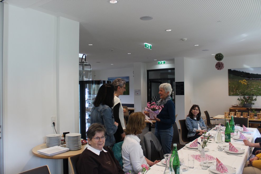 Frau Elisabeth Anzberger wurde für ihre 5-jährige Tätigkeit als ehrenamtliche Mitarbeiterin geehrt...