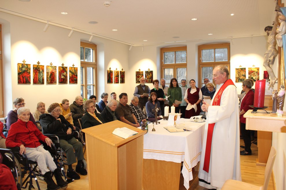 und gedachte der Verstorbenen und...