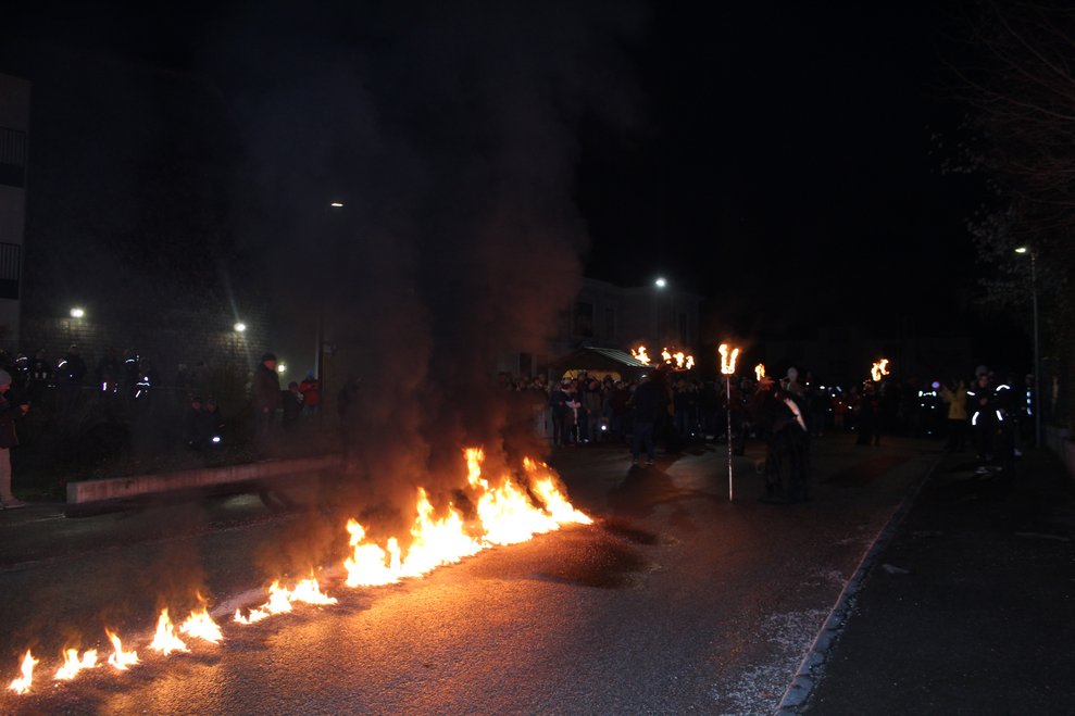 entstiegen der Feuersbrunst...