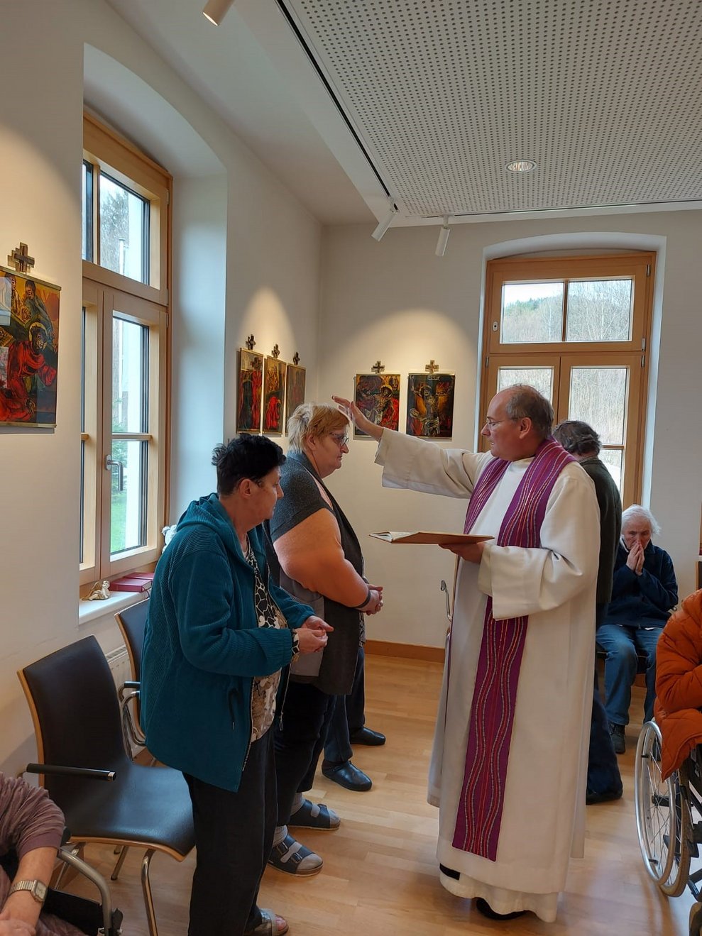 Diese wurden dann im Rahmen einer Messe,...