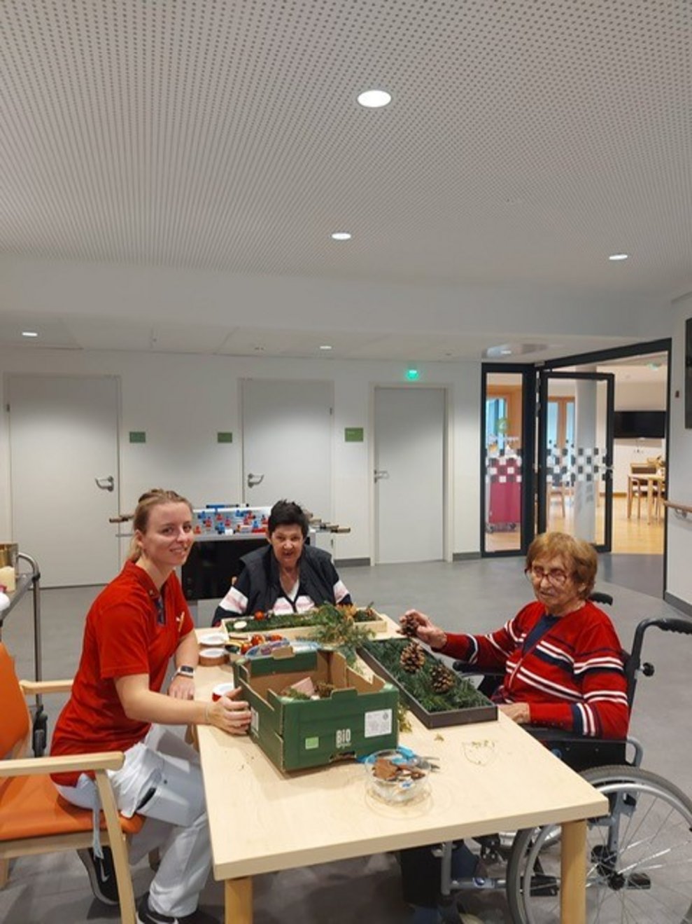 Mitarbeiterinnen und Mitarbeiter...