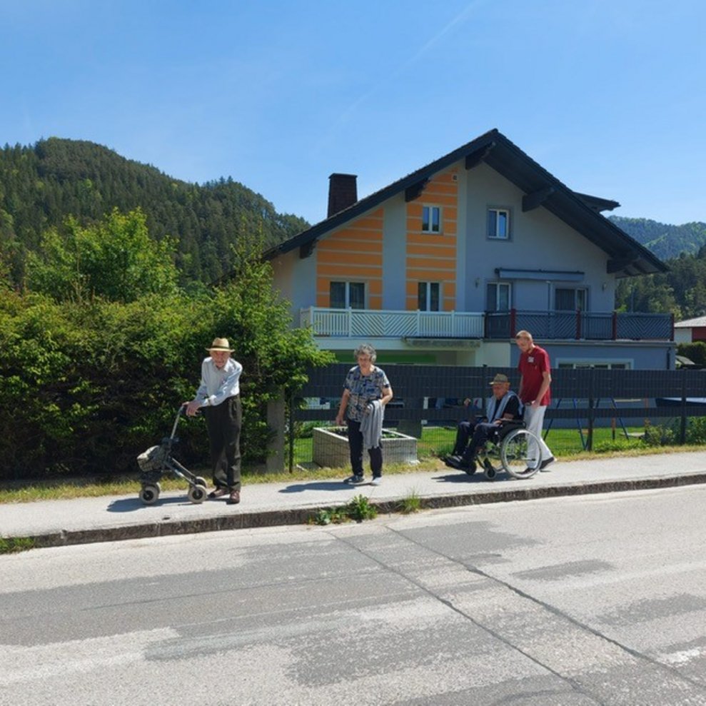 und ehrenamtlichen Mitarbeiterinnen und Mitarbeitern auf den Weg...