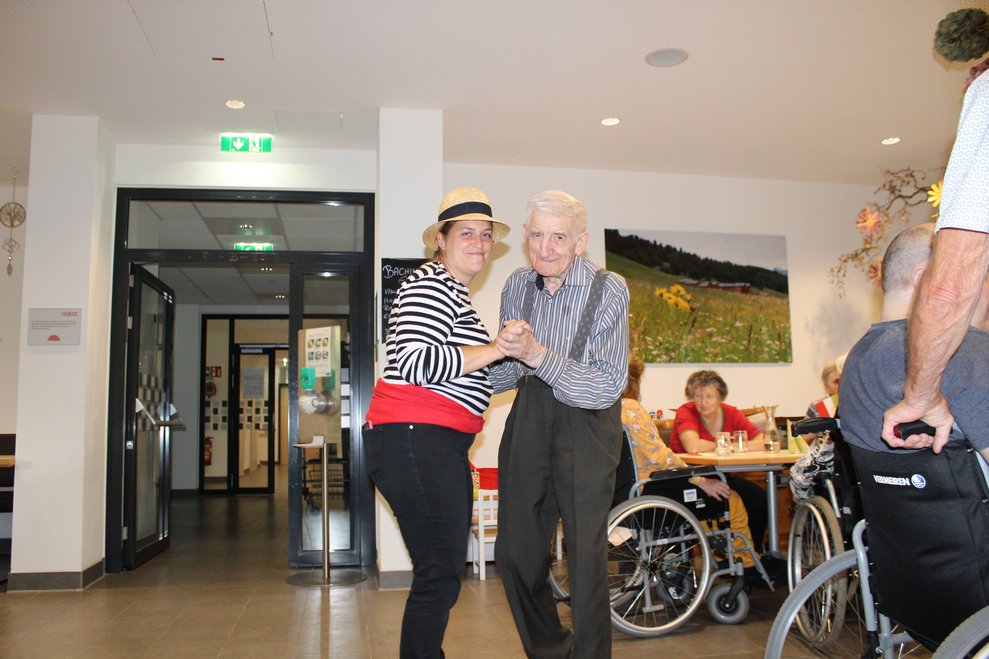 zu italienischen Sommerhits...