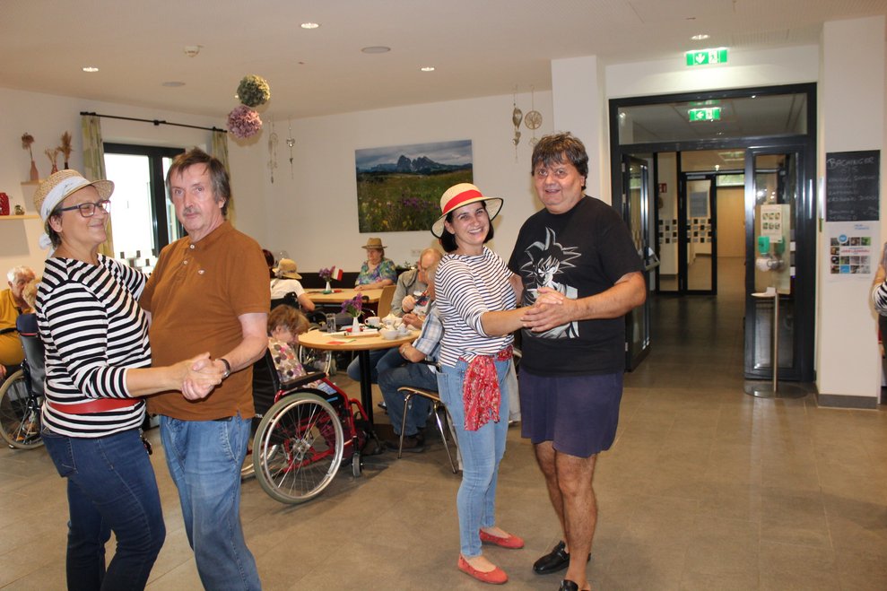 mit unseren Bewohnerinnen und Bewohnern...