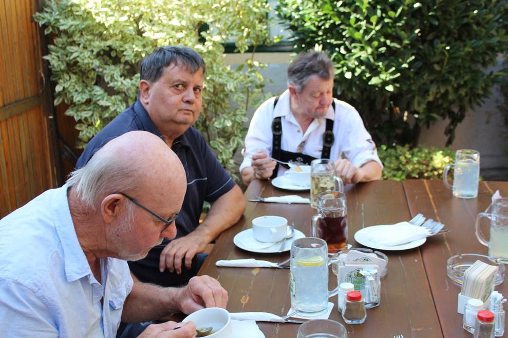 und das leckere, herzhafte Essen genossen.