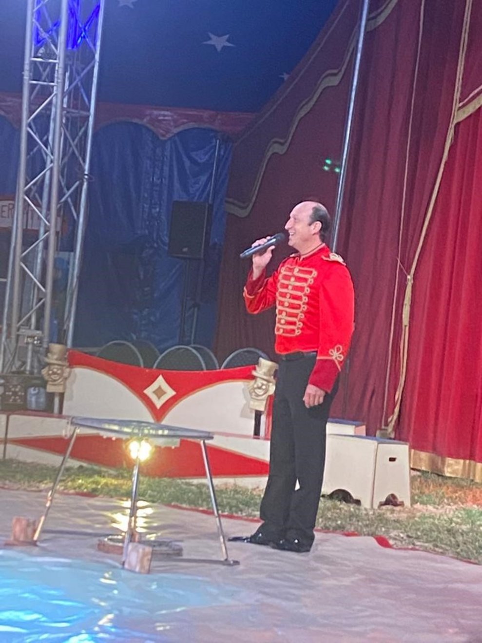 Von der Begrüßung weg...