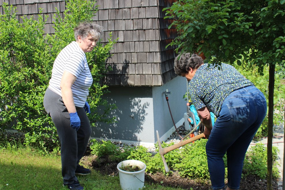 Nach dem Bepflanzen der Beete und einigen anderen Aufgaben im Garten...