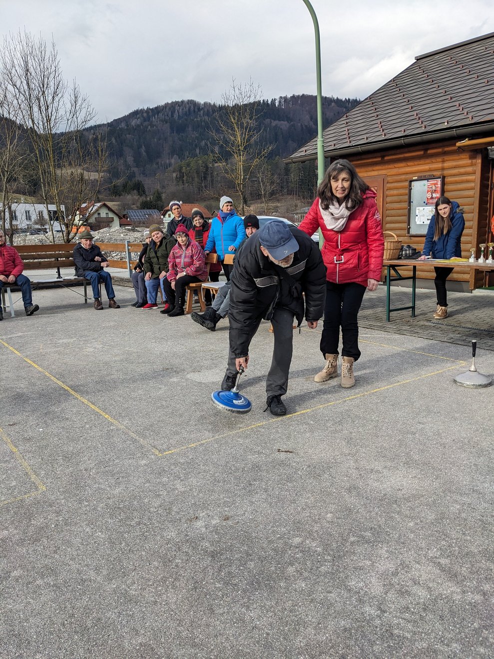 zum Asphaltstockschießen beim Kasi in Türnitz.