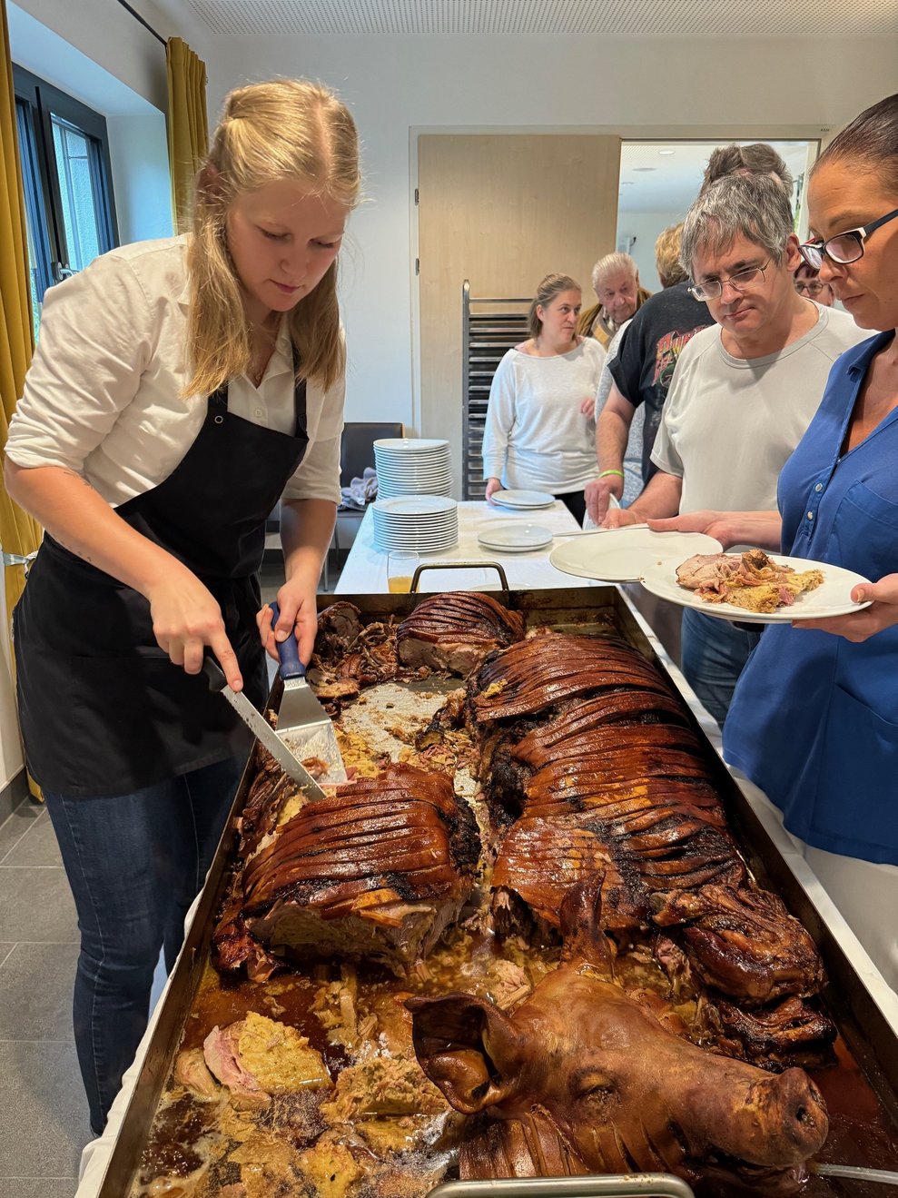 zum Spanferkelessen...