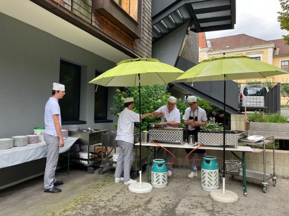 erfreuten sie alle Anwesenden dann mit verschiedenen Köstlichkeiten!