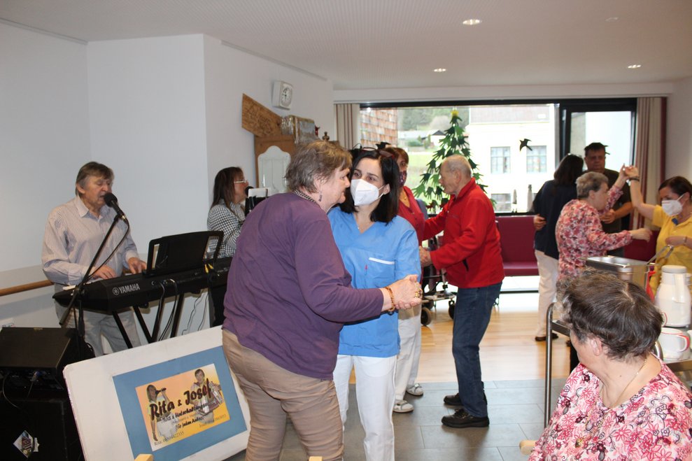 um beim Tanznachmittag...