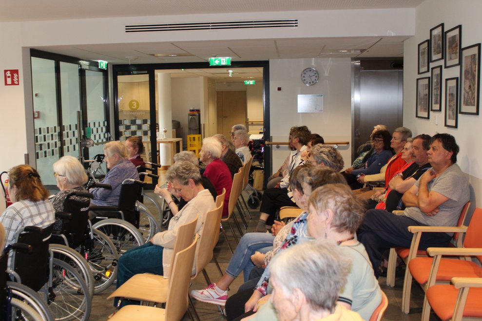 und allen anderen interessierten Bewohnerinnen und Bewohnern...