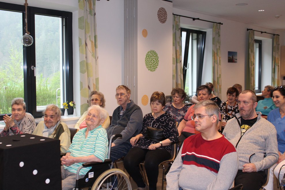 in ihren Bann ziehen.